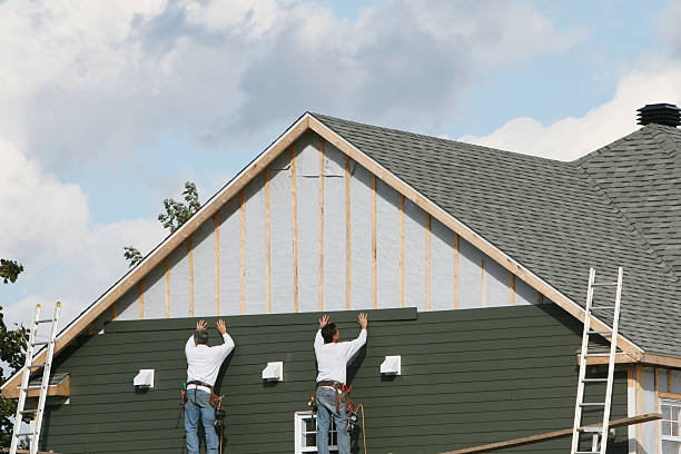 Professional Siding technician working in Seneca, IL